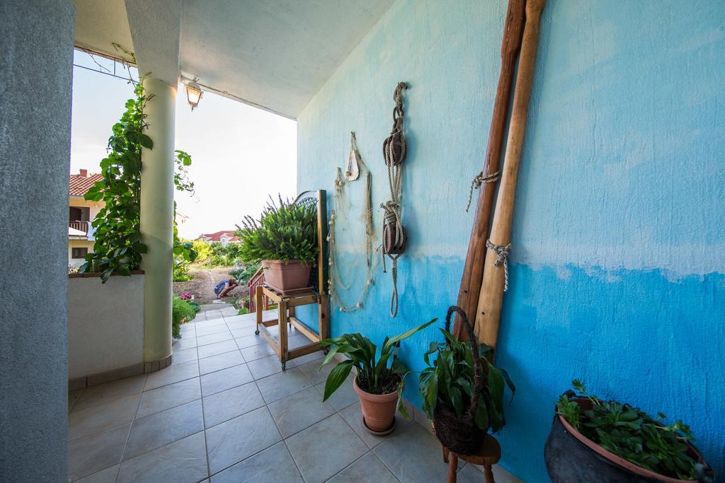 Garden Apartments Komiza Luaran gambar