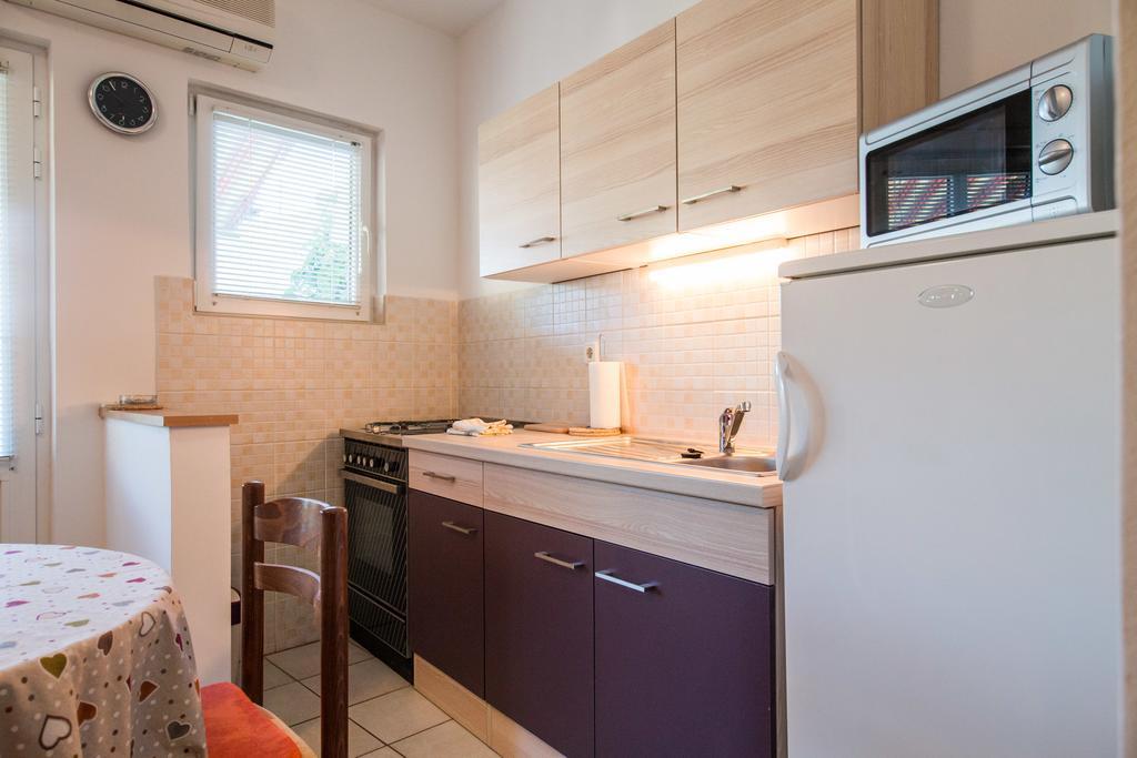 Garden Apartments Komiza Luaran gambar