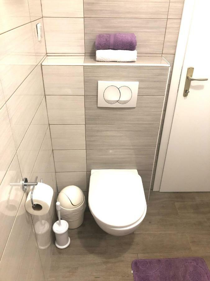 Garden Apartments Komiza Luaran gambar